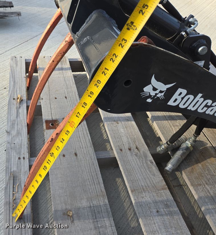 image for item EQ2523 Bobcat utility grapple