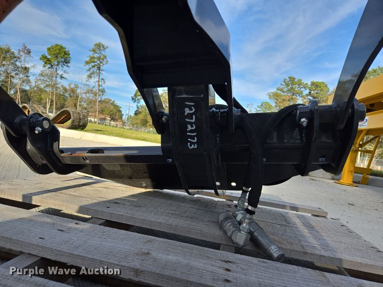 image for item EQ2523 Bobcat utility grapple