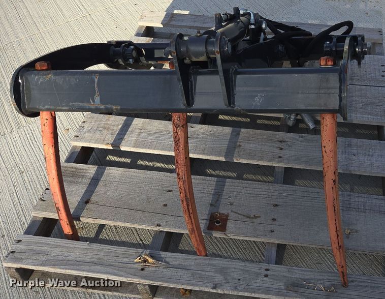 image for item EQ2523 Bobcat utility grapple