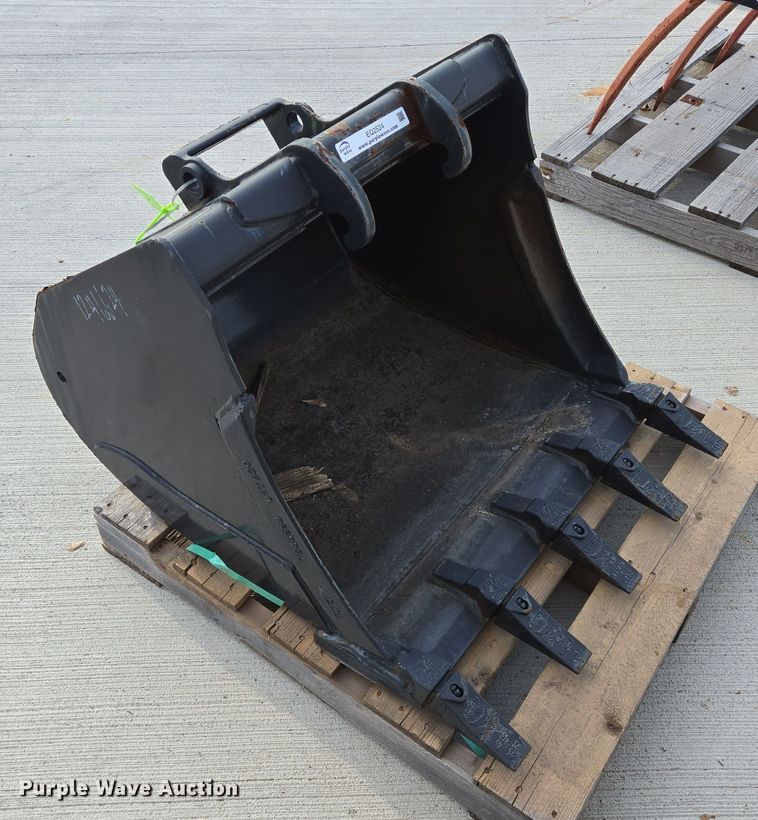 image for item EQ2524 Bobcat excavator bucket