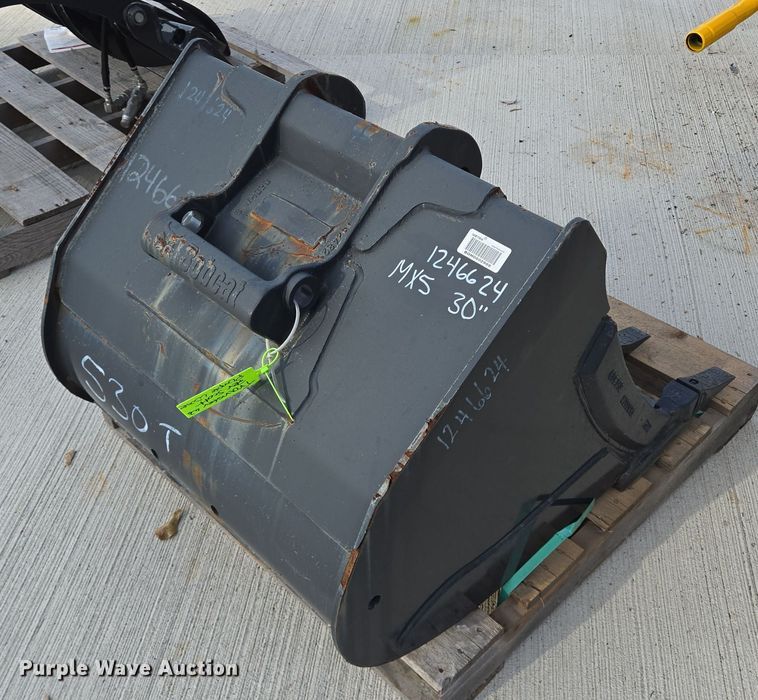 image for item EQ2524 Bobcat excavator bucket