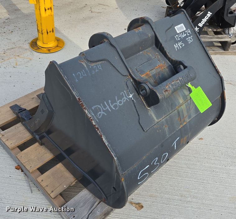 image for item EQ2524 Bobcat excavator bucket