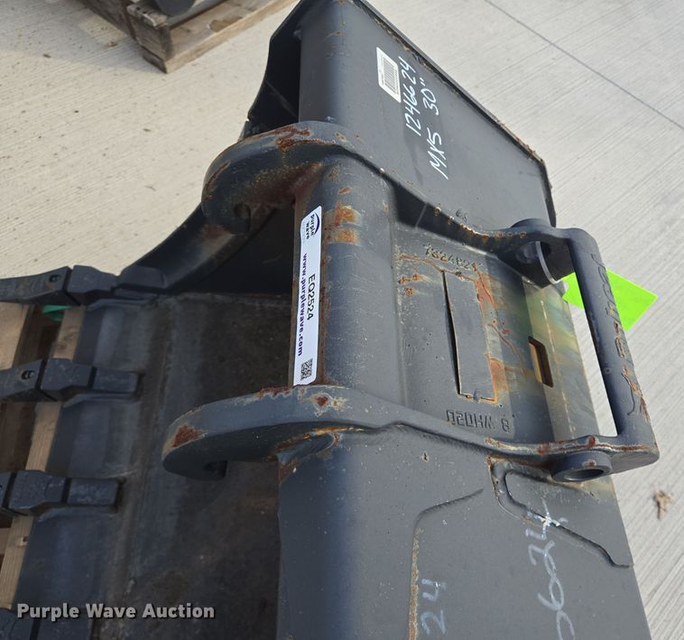 image for item EQ2524 Bobcat excavator bucket