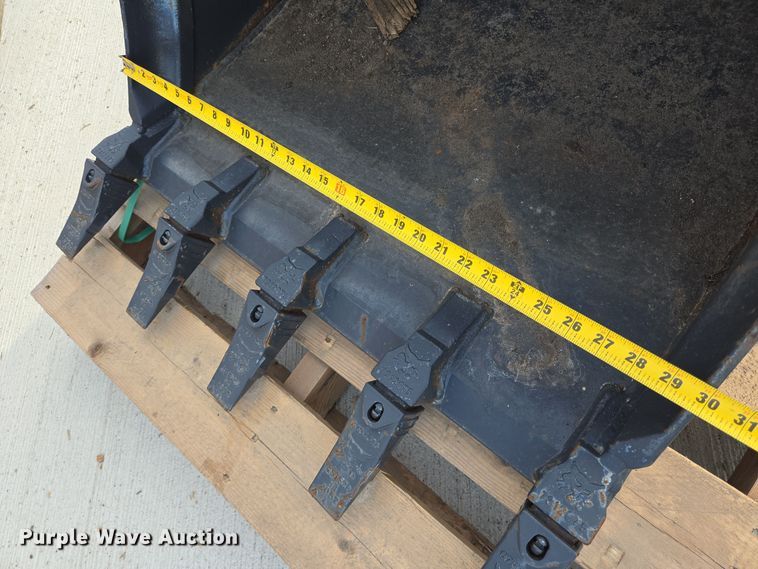 image for item EQ2524 Bobcat excavator bucket