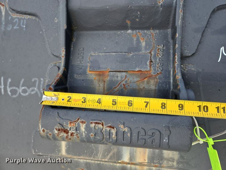 image for item EQ2524 Bobcat excavator bucket