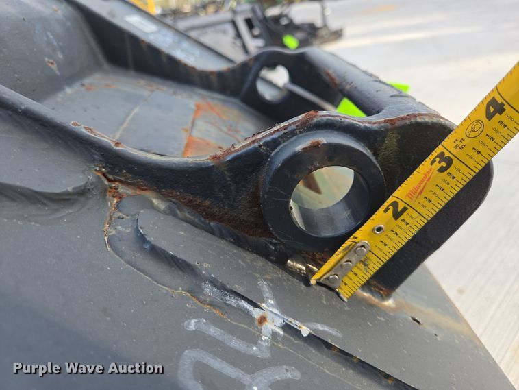 image for item EQ2524 Bobcat excavator bucket