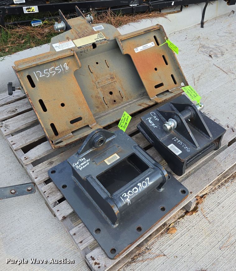 image for item EQ2533 Bobcat attachments