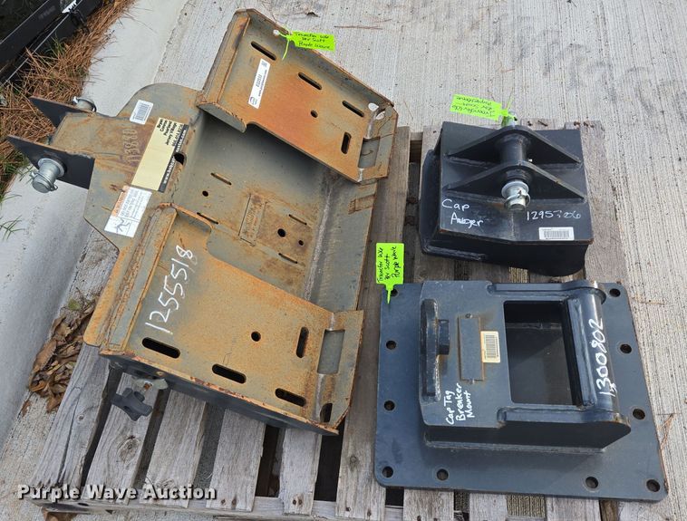 image for item EQ2533 Bobcat attachments