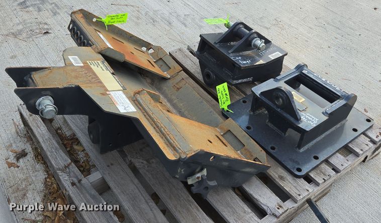 image for item EQ2533 Bobcat attachments