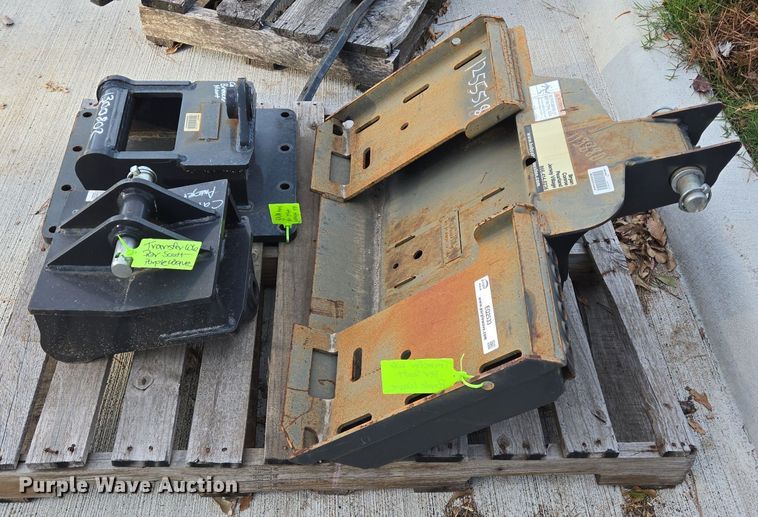 image for item EQ2533 Bobcat attachments