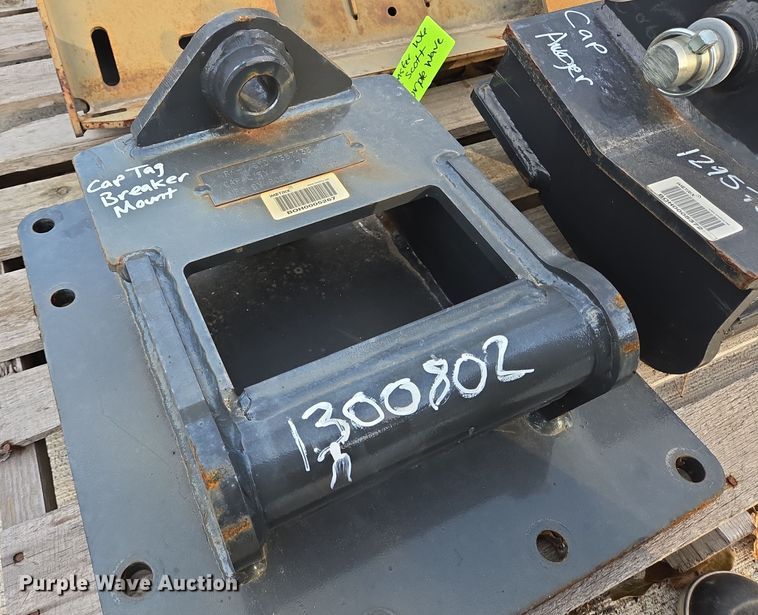 image for item EQ2533 Bobcat attachments