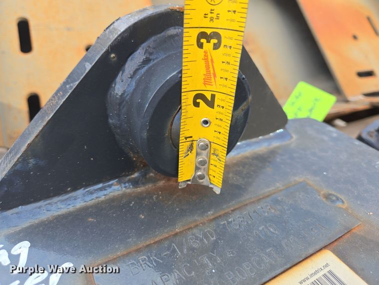 image for item EQ2533 Bobcat attachments