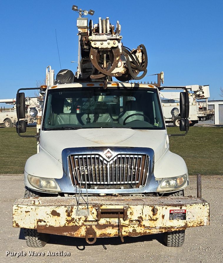 image for item EQ3668 2005 International 4300 digger derrick truck