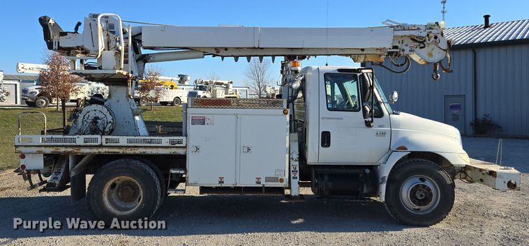 image for item EQ3668 2005 International 4300 digger derrick truck