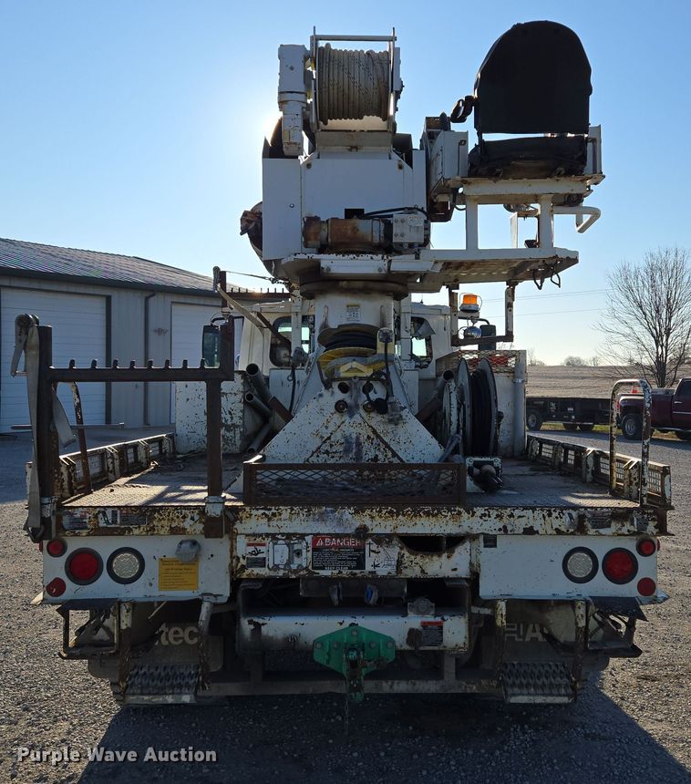 image for item EQ3668 2005 International 4300 digger derrick truck