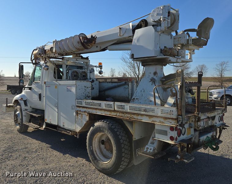 image for item EQ3668 2005 International 4300 digger derrick truck