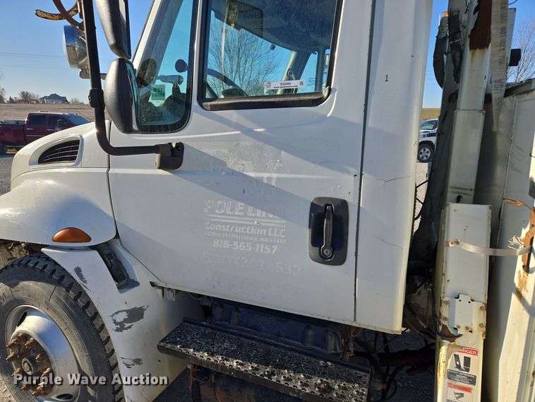 image for item EQ3668 2005 International 4300 digger derrick truck