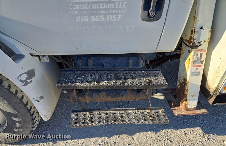 image for item EQ3668 2005 International 4300 digger derrick truck