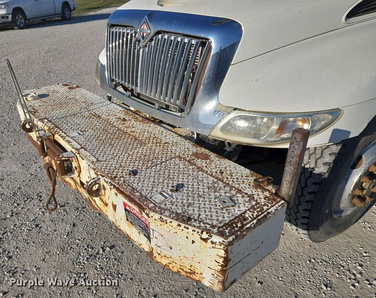 image for item EQ3668 2005 International 4300 digger derrick truck