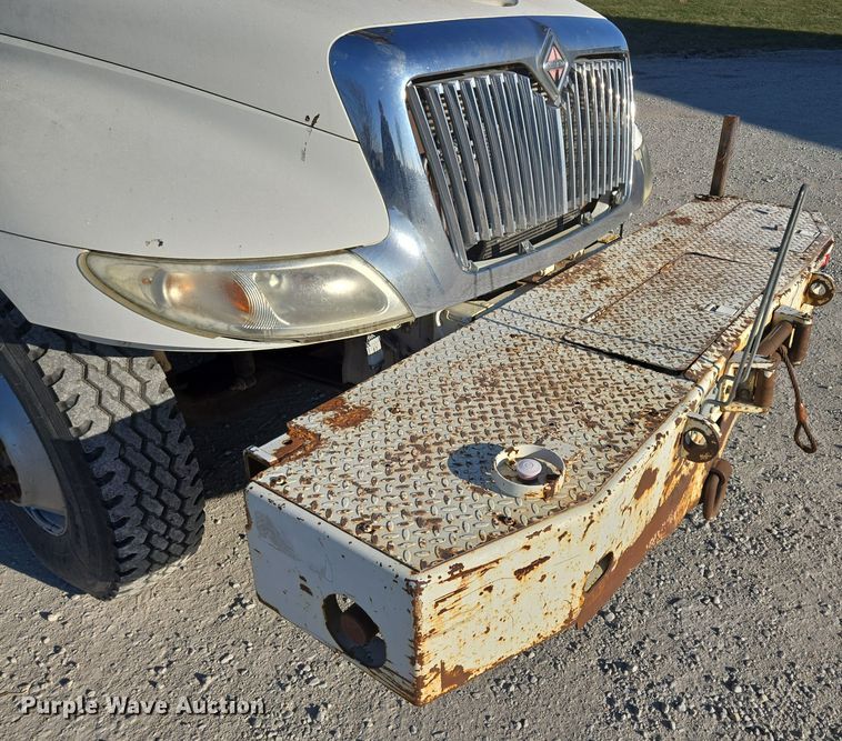 image for item EQ3668 2005 International 4300 digger derrick truck