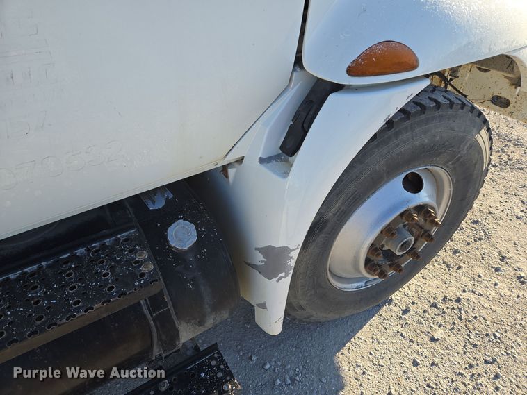 image for item EQ3668 2005 International 4300 digger derrick truck