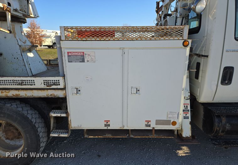 image for item EQ3668 2005 International 4300 digger derrick truck