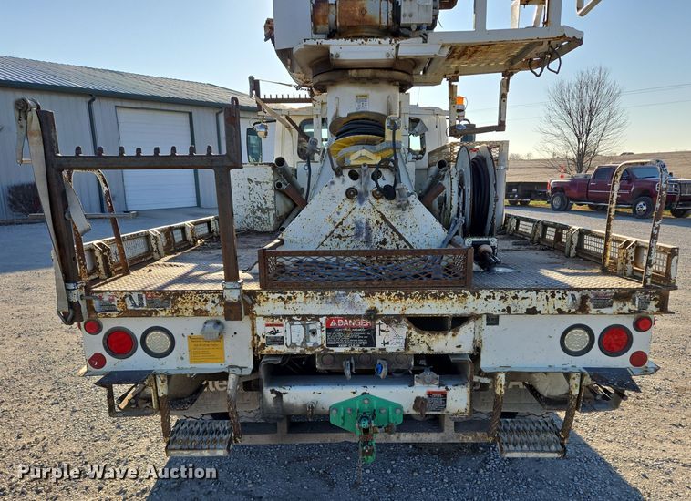 image for item EQ3668 2005 International 4300 digger derrick truck