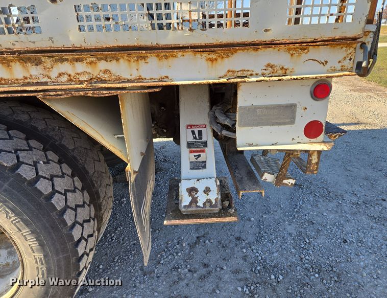 image for item EQ3668 2005 International 4300 digger derrick truck