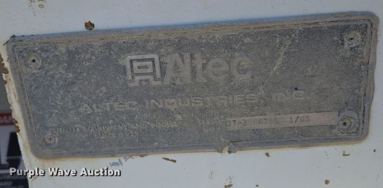 image for item EQ3668 2005 International 4300 digger derrick truck