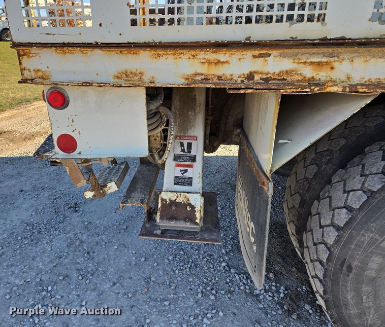 image for item EQ3668 2005 International 4300 digger derrick truck