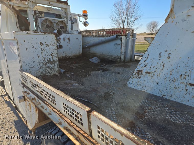 image for item EQ3668 2005 International 4300 digger derrick truck