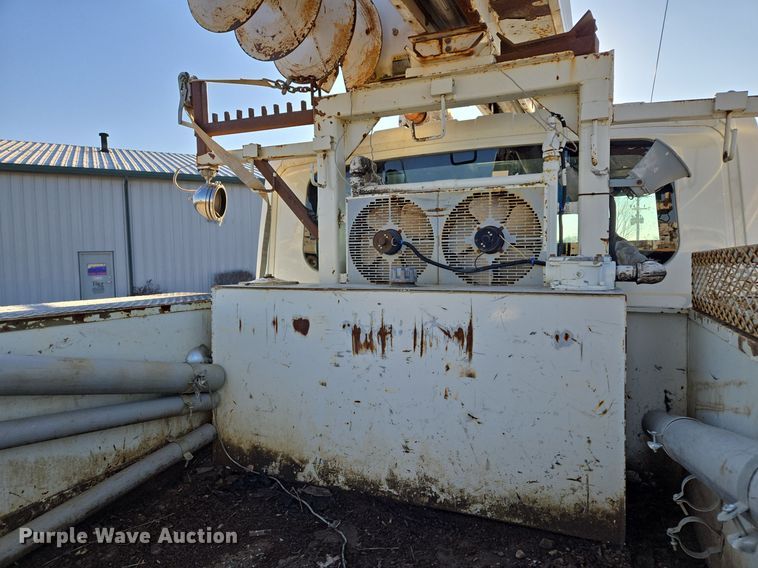 image for item EQ3668 2005 International 4300 digger derrick truck