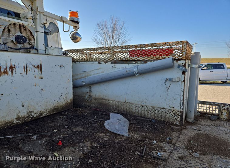 image for item EQ3668 2005 International 4300 digger derrick truck