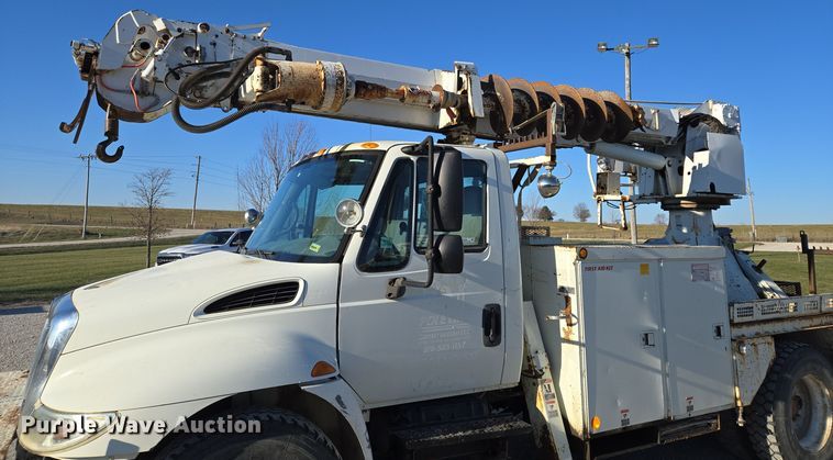 image for item EQ3668 2005 International 4300 digger derrick truck