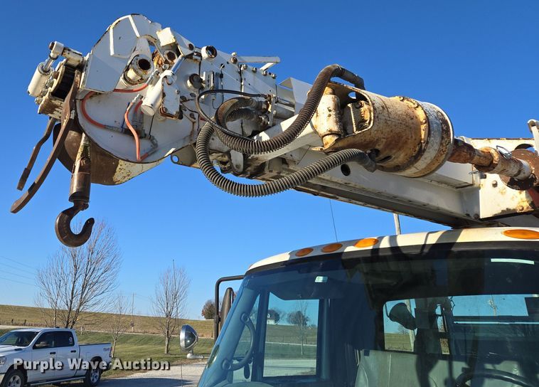image for item EQ3668 2005 International 4300 digger derrick truck