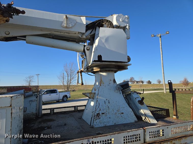 image for item EQ3668 2005 International 4300 digger derrick truck