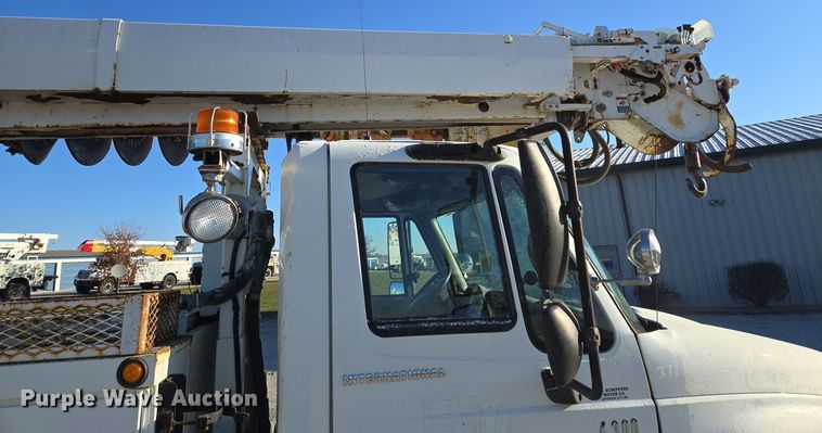 image for item EQ3668 2005 International 4300 digger derrick truck