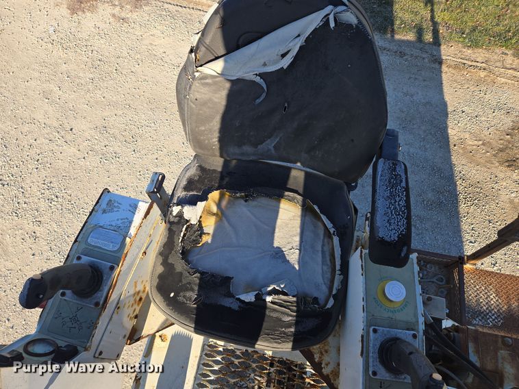 image for item EQ3668 2005 International 4300 digger derrick truck