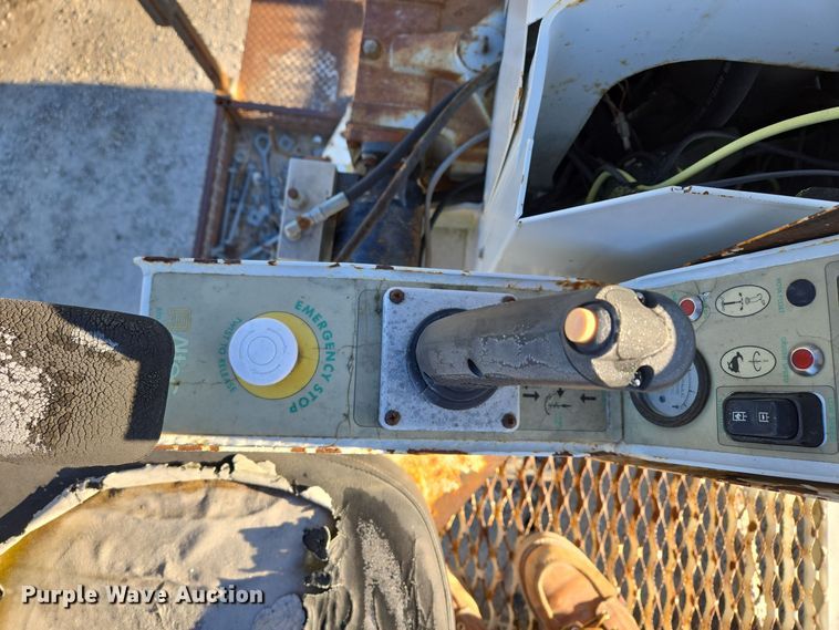 image for item EQ3668 2005 International 4300 digger derrick truck