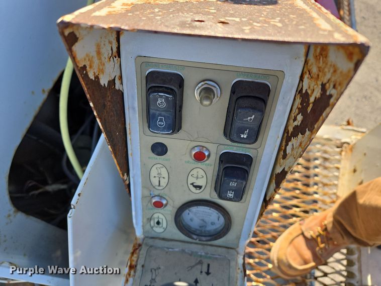 image for item EQ3668 2005 International 4300 digger derrick truck