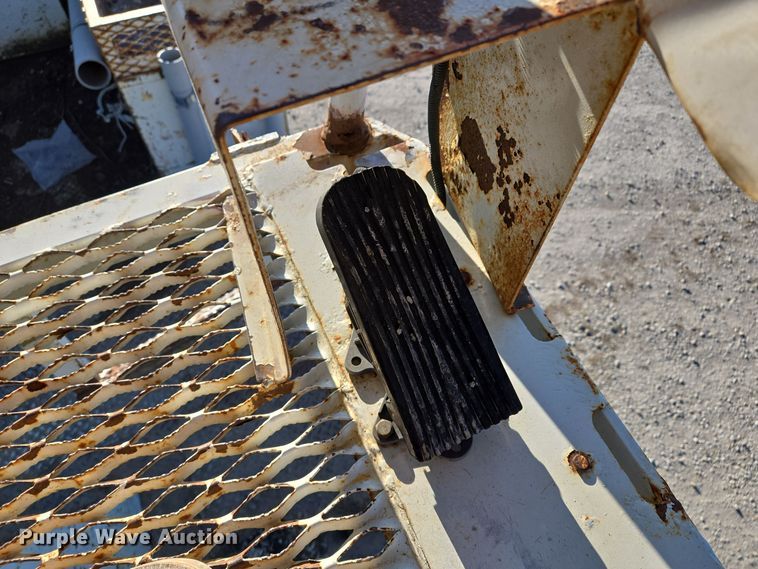 image for item EQ3668 2005 International 4300 digger derrick truck