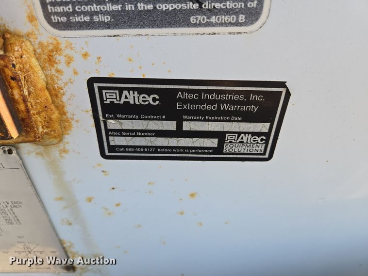 image for item EQ3668 2005 International 4300 digger derrick truck