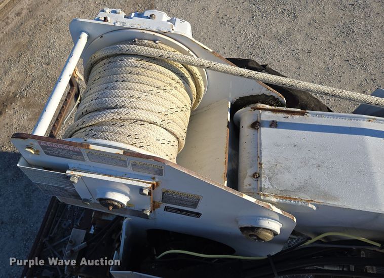 image for item EQ3668 2005 International 4300 digger derrick truck