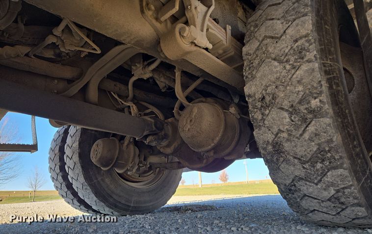 image for item EQ3668 2005 International 4300 digger derrick truck