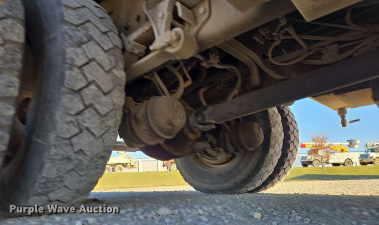 image for item EQ3668 2005 International 4300 digger derrick truck