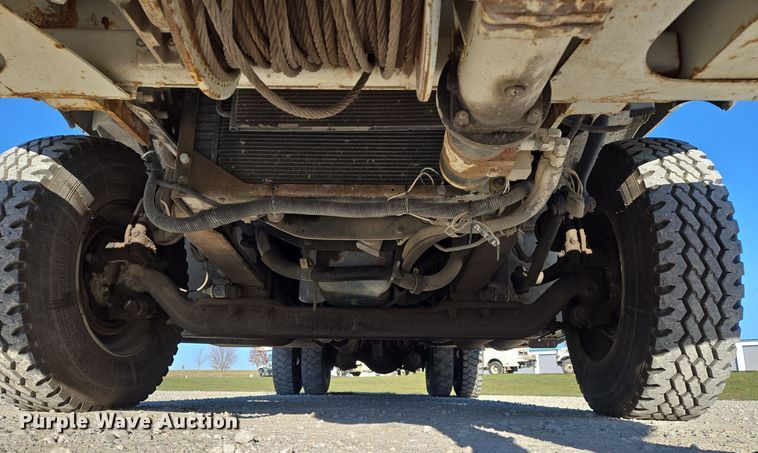 image for item EQ3668 2005 International 4300 digger derrick truck