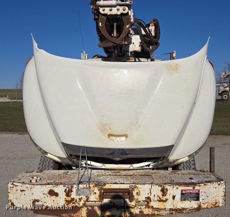 image for item EQ3668 2005 International 4300 digger derrick truck