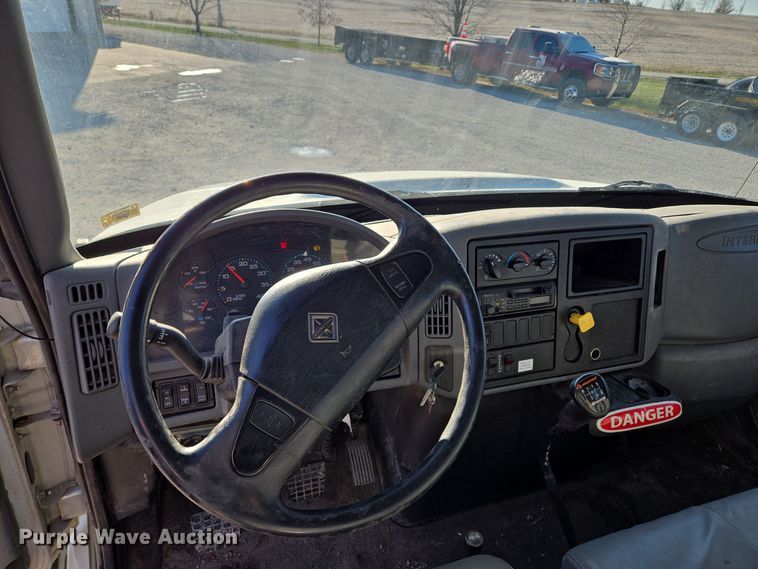 image for item EQ3668 2005 International 4300 digger derrick truck