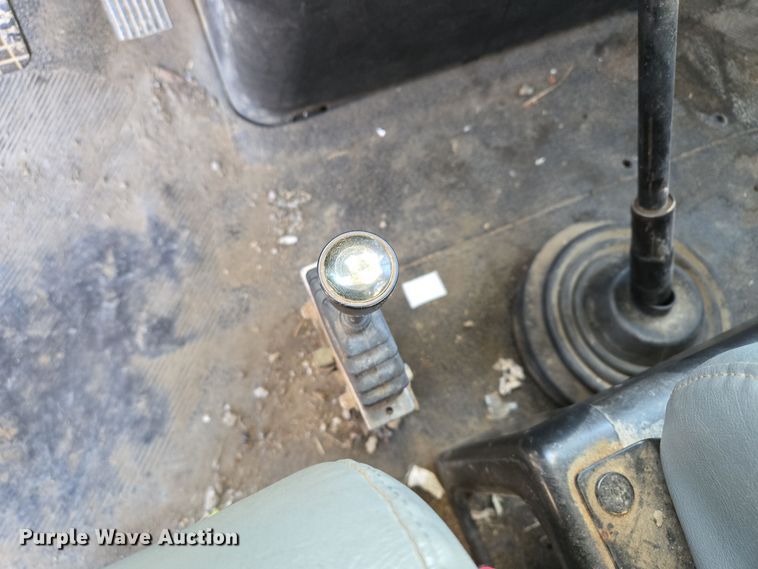 image for item EQ3668 2005 International 4300 digger derrick truck