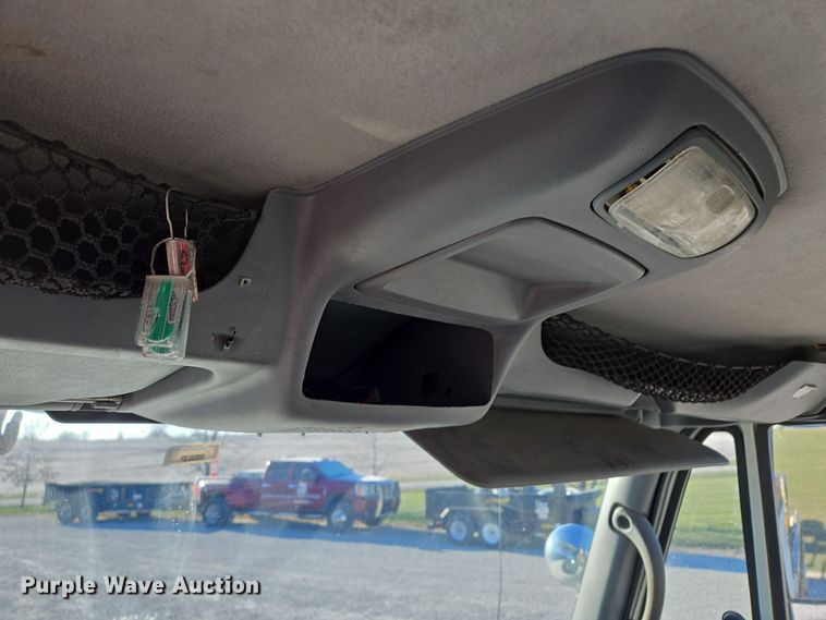 image for item EQ3668 2005 International 4300 digger derrick truck